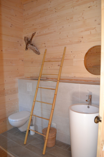 Bathroom 3, Le Parc de la Belle, Vienne