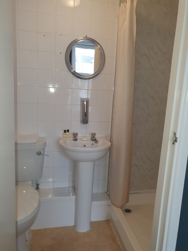 Bathroom 3, Llwynygog, Ceredigion