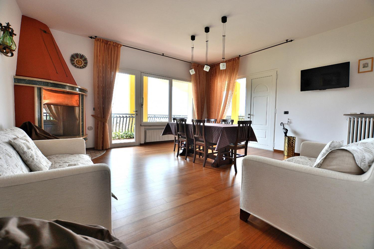 Others 5, Orange Apartment In Marciaga di Costermano, Verona