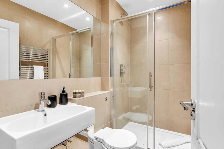 Bathroom 3, Cosy Urban Retreat, London