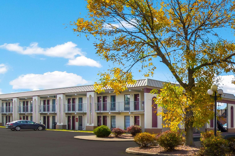 Exterior & Views 1, One life studio and suites, Vanderburgh