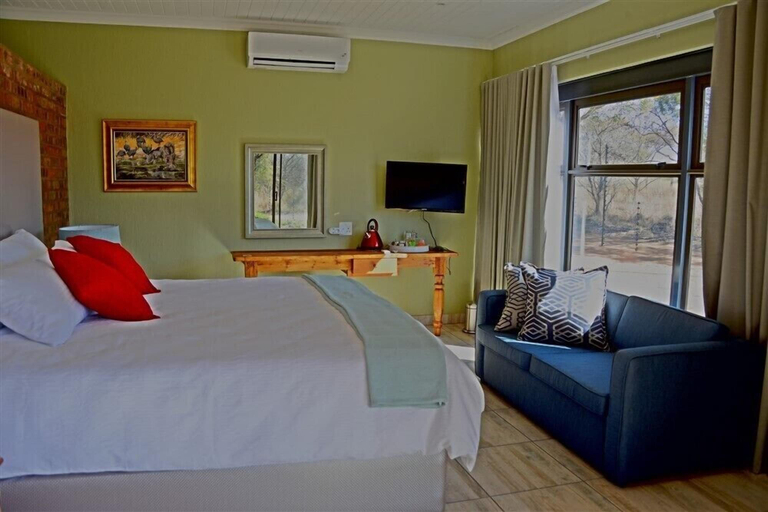 Bedroom 2, Crimson Bush Lodge, City of Tshwane