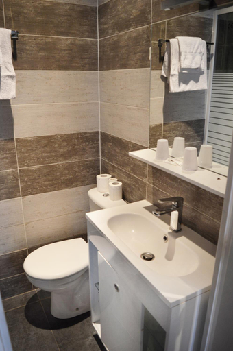 Bathroom 4, Hotel Moderne, Seine-Saint-Denis