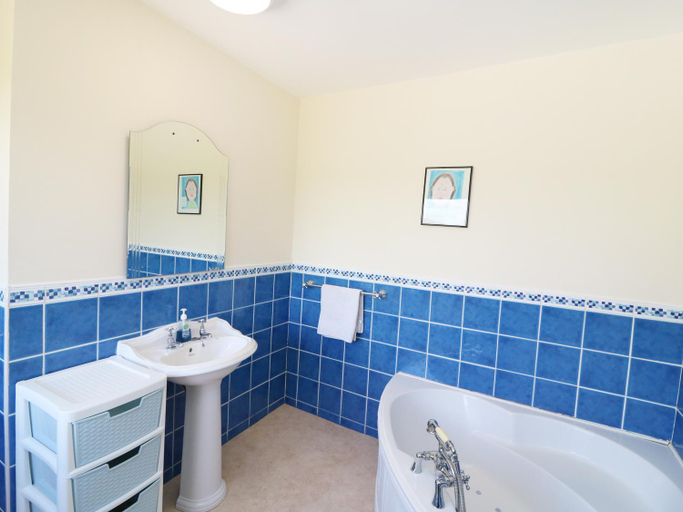 Bathroom 3, Labasheeda