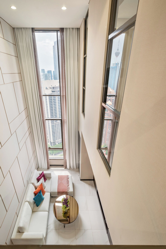 Exterior & Views 18