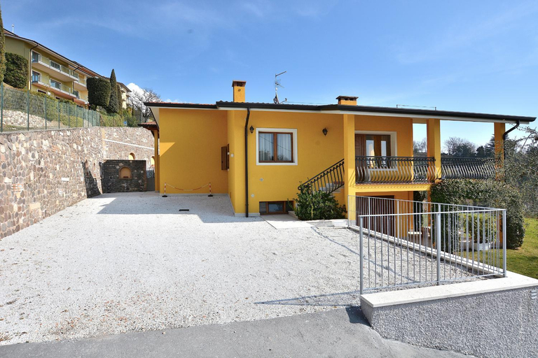 Others 2, Red Apartment in Marciaga di Costermano, Verona