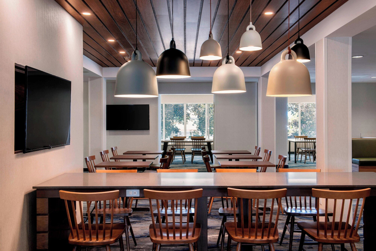 Food & Drinks 5, Fairfield Inn and Suites by Marriott Kelowna, Central Okanagan