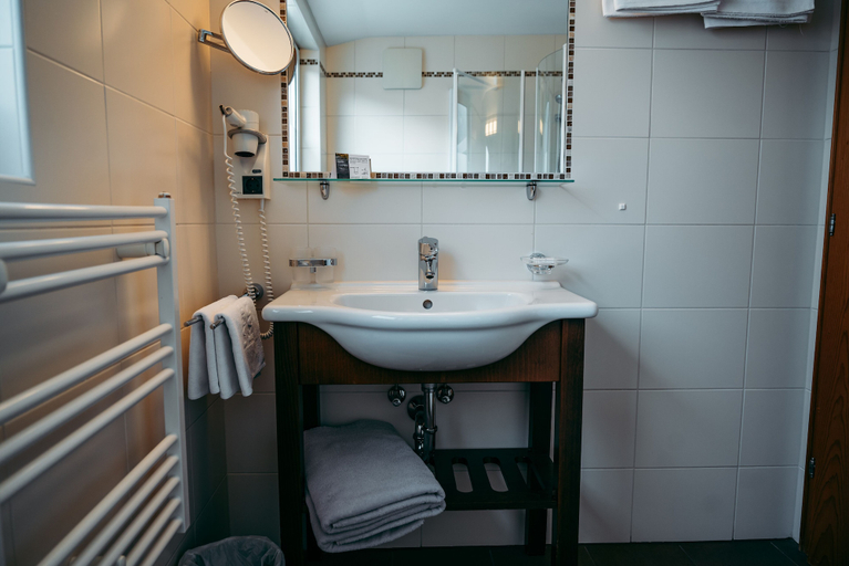 Bathroom 4, Wander- und Wellnesshotel Kanzler, Liezen