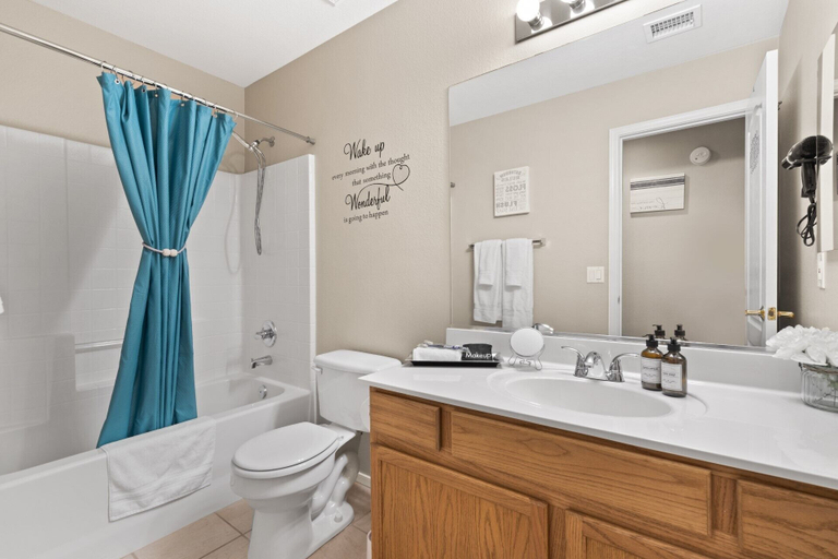 Bathroom 4, Cozy Hidden Gem - 3BR - 1Den w Backyard, Maricopa