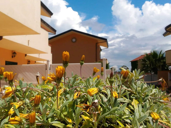 Others 5, Villa Steps From the Beach, Salerno