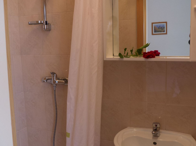 Bathroom, Lovely Holiday Home in Pakostane With Swimming Pool, Pakoštane
