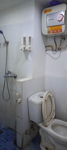Bathroom 5, The Jarrdin Apartment Hotels, Bandung