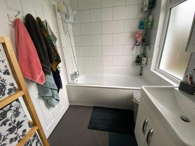 Others 3, Double Bedroom in Sudbury Hill Wembley - 10 mins from Wembley Stadium, London