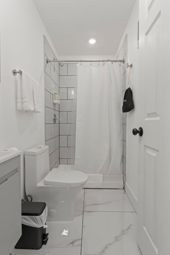 Bathroom 4, New Season Royals, Delaware