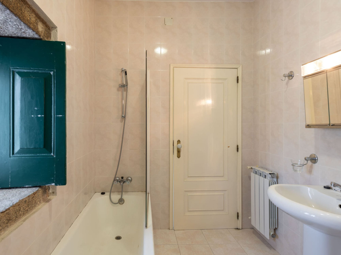 Bathroom 4, Holiday Home in Arcozelo With Terrace, Ponte de Lima
