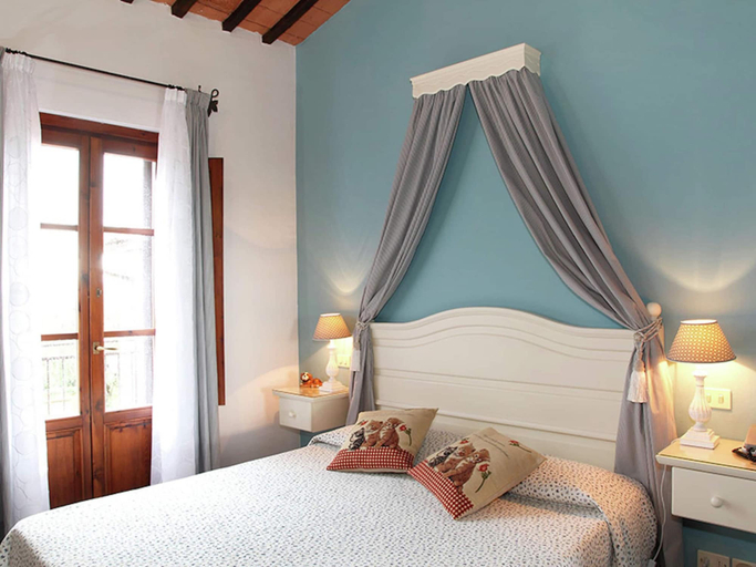 Bedroom 2, Rustic Elegance in Montepulciano, Siena