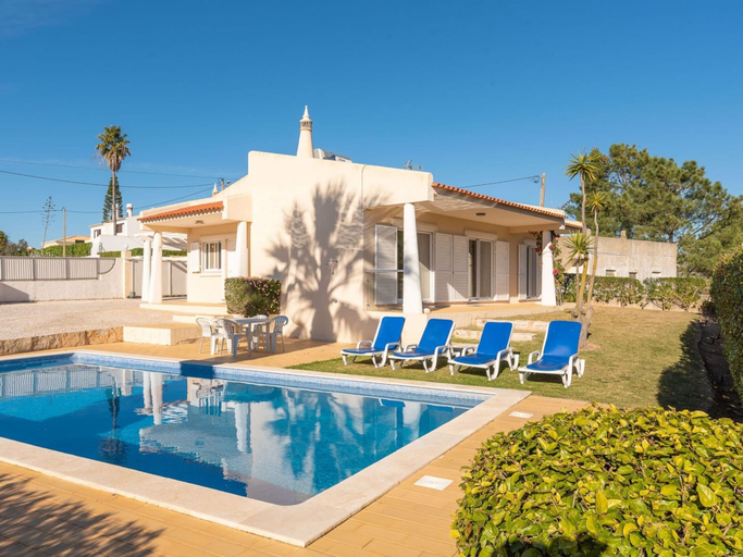 Exterior 4, Lively Holiday Home in Albufeira With Private Pool 500m From the Beach, Albufeira