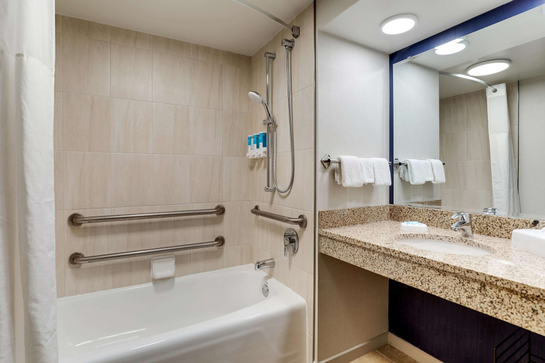 Bathroom 4, Drury Inn & Suites St. Louis St. Peters, Saint Charles