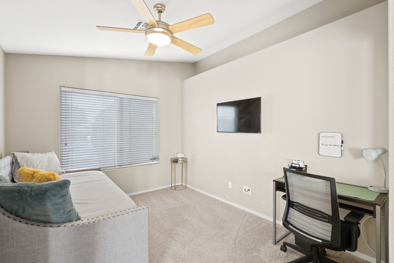Others 5, Cozy Hidden Gem - 3BR - 1Den w Backyard, Maricopa