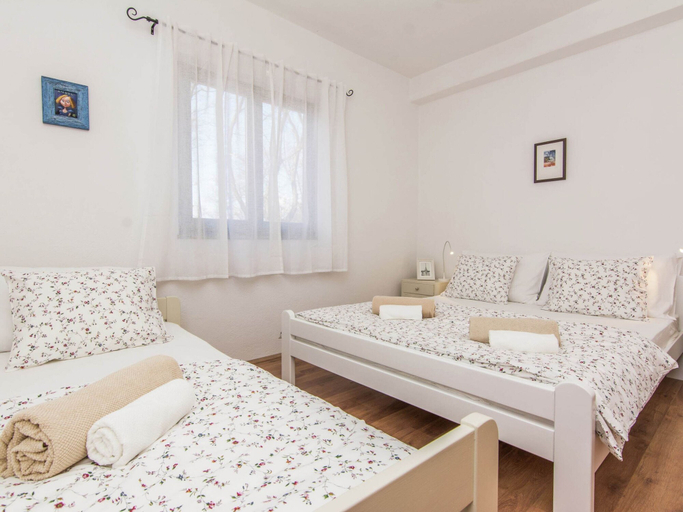 Bedroom 3, Holiday Home in Zemunik Donji With Pool, Zemunik Donji