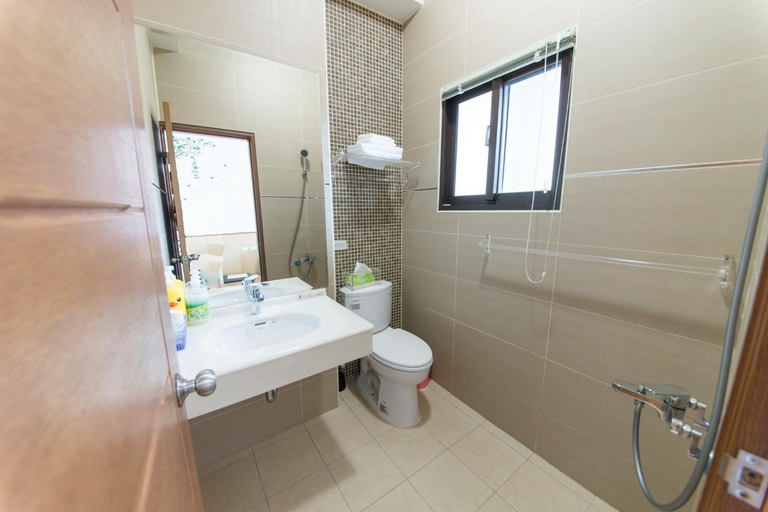 Bathroom 2, Sunny Only Room, Yilan