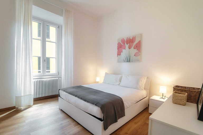Room 4, Sandy, Como