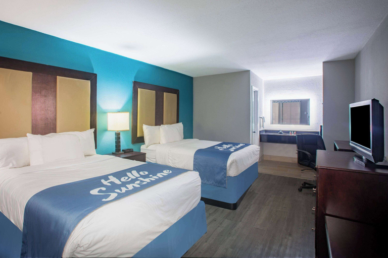 Bedroom 2, Days Inn by Wyndham Mobile I-65, Mobile