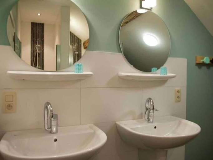 Bathroom 4, Holiday Home in Stoumont Near Spa Resort, Liège