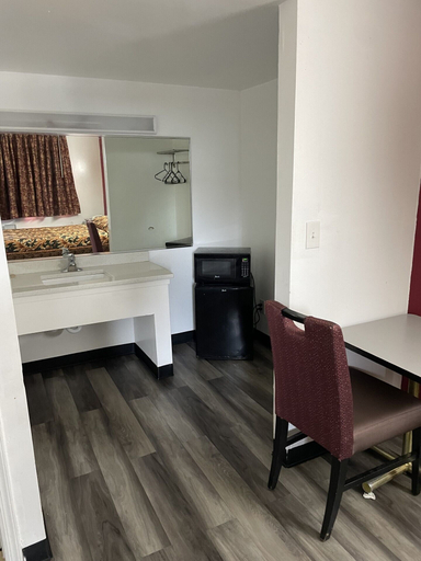 Bedroom 3, Budget Inn - Elizabeth, NJ, Union