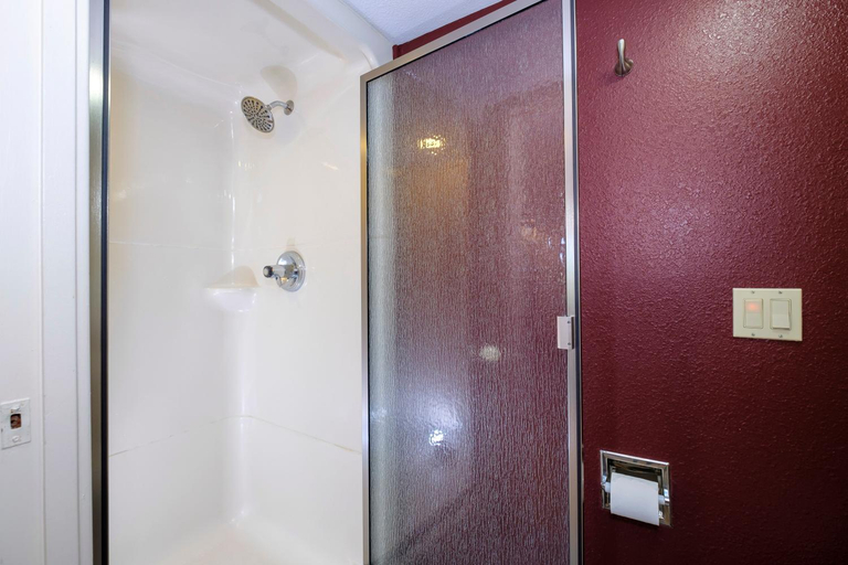Bathroom 3, Red Roof PLUS+ Palm Coast, Flagler
