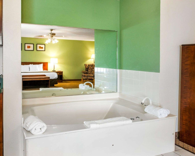Bathroom 4, Comfort Inn Goshen, Elkhart