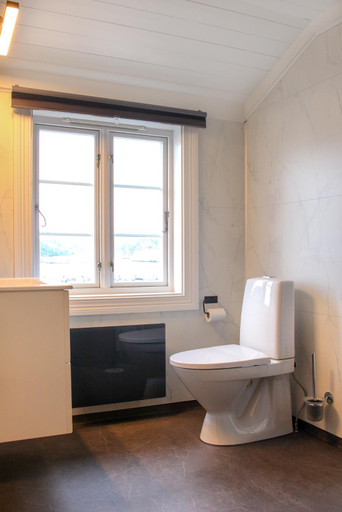 Bathroom 4, Hotel Lyngørporten, Tvedestrand