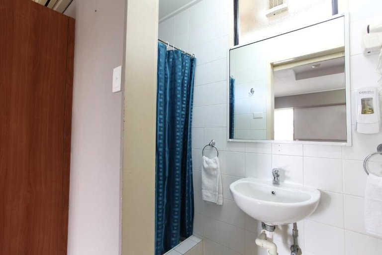 Bathroom 3, Tandara Hotel Motel, Sarina