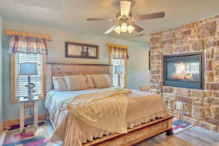 Bedroom 3, Splash Mountain Lodge, Sevier