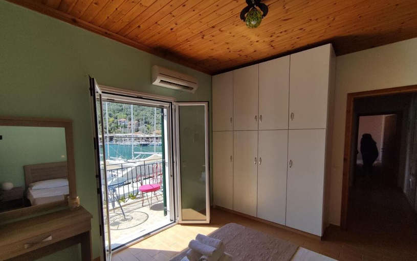 Others 4, Fabulous apt. w breakfast near the sea, Ionian Islands
