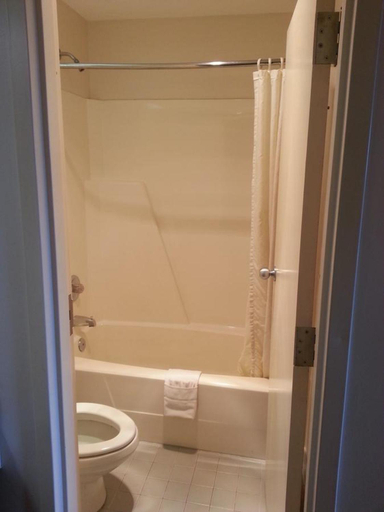 Bathroom 3, Hoosier Inn- Portland, Jay