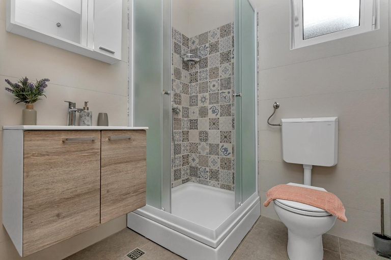 Bathroom 3, Family apartments Leona Makarska, Makarska