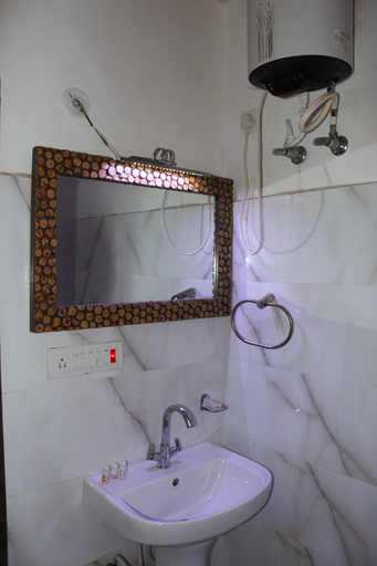 Bathroom 5, Kunjpur Guest House, Kaushambi