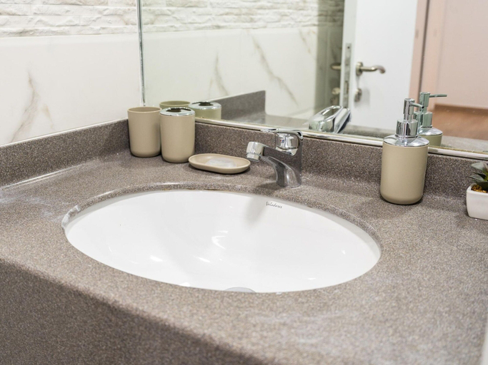 Bathroom 5, 4bed Apt Dubai Marina Near JBR Pool by Belvilla, Dubai