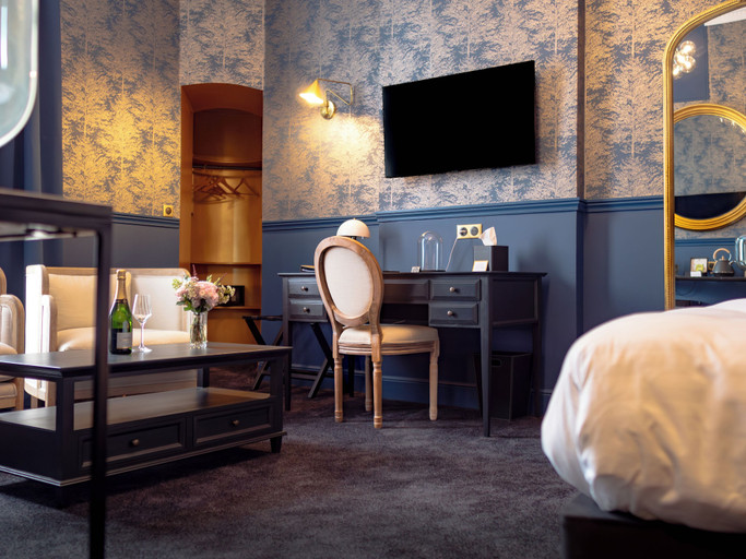 Bedroom 2, Hotel Château Héloïse, Somme