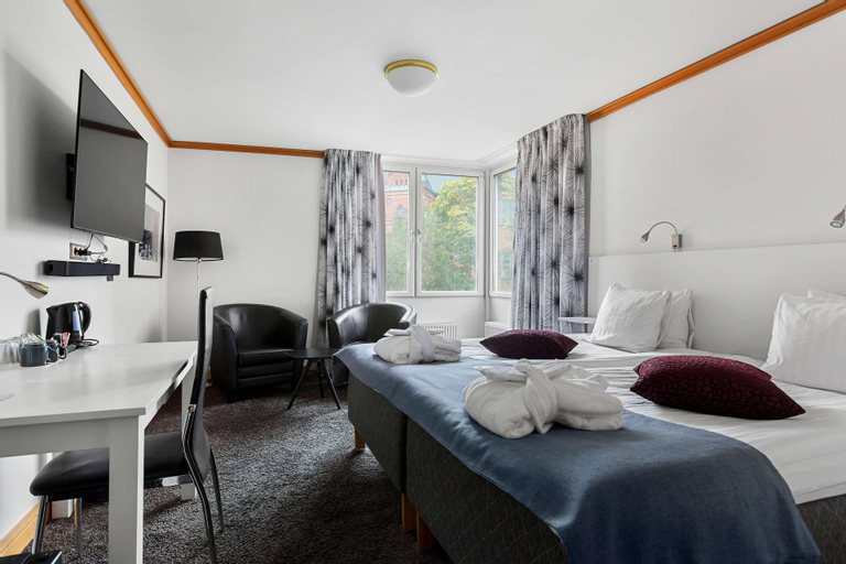 Bedroom 13