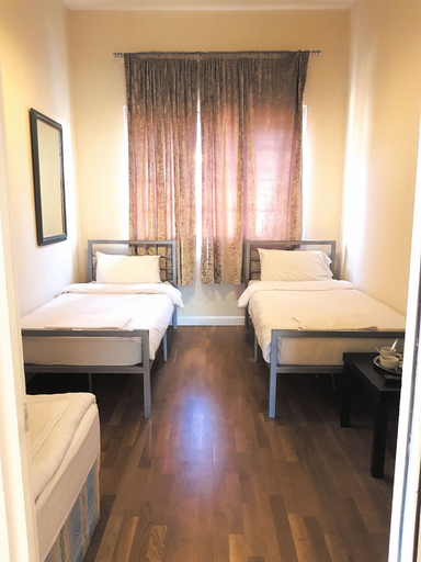 Bedroom 2, Metropol Inn, London