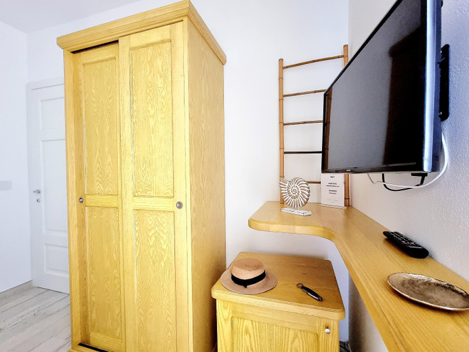 Others 4, Golden House, Sassari