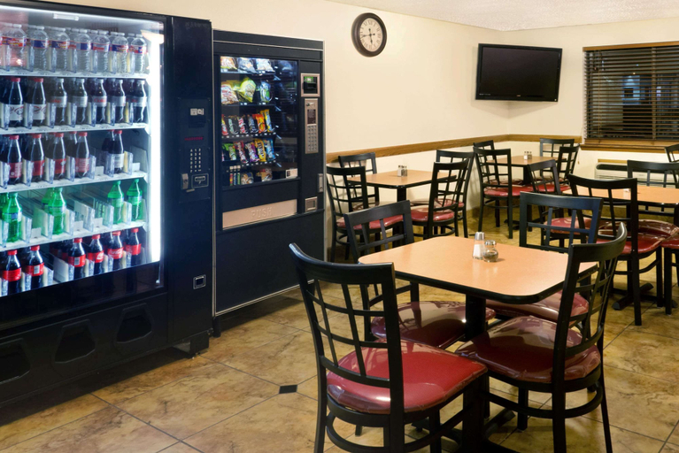 Food & Drinks 5, Super 8 by Wyndham Alamogordo, Otero