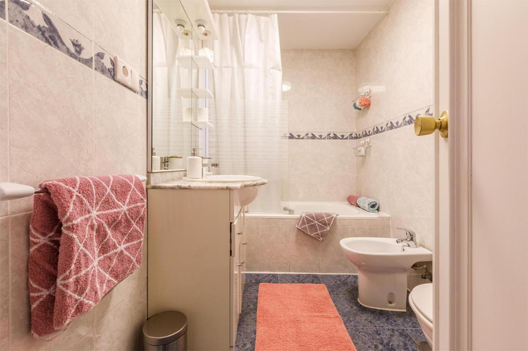 Bathroom, City center with amazing sea view, Málaga