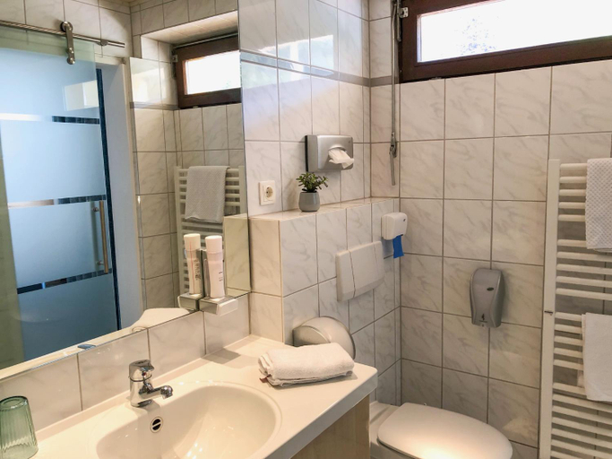 Bathroom 4, Hotel Zum Engel, Aschaffenburg