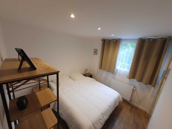 Bedroom 4, Massy Appart Hotel, Essonne