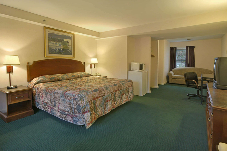 Bedroom 3, Howard Johnson by Wyndham Williamstown, Berkshire