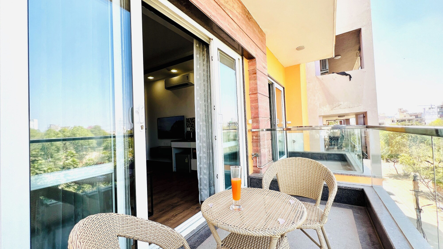 Others 3, BluO Luxury Stay - Medicity - Balcony, Tub, TT, Gurgaon