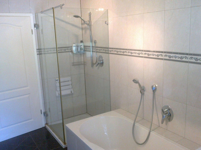 Bathroom, Delightful Villa in Gerolstein With Private Garden, Vulkaneifel